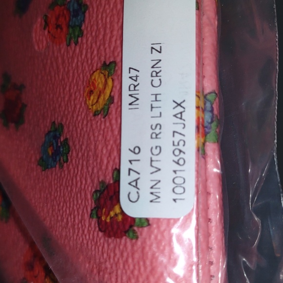 😺COACH Wristlet Corner Zip with Mini Vintage Rose Print in Gold/Pink Lemonade - Picture 15 of 15